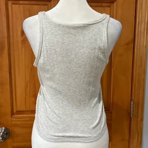 Gray Fitted Crop Tank Top Size L thumbnail 2