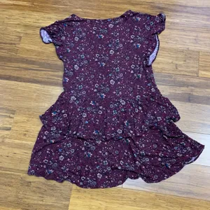 Aeropostale Floral Ruffle Hem Top Burgundy Flutter Sleeve Womens Size‎ Small thumbnail 4