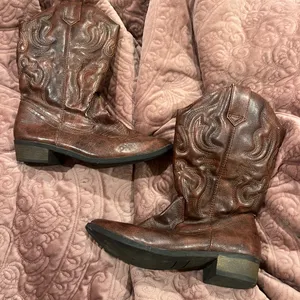 6 Cherokee Brown Leather Western Boots thumbnail 1