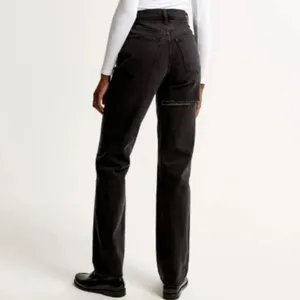 Abercrombie and Fitch 90s Relaxed High Rise Jean Size 26 thumbnail 2