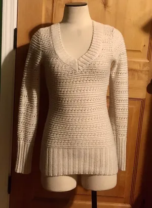 Cream Crochet Gold Knit V Neck Pullover Sweater $99 EUC XS thumbnail 1