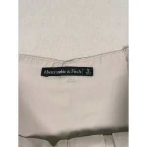 Abercrombie & Fitch High Waisted Pleated Shorts Size S Beige Preppy Quiet Luxury thumbnail 4
