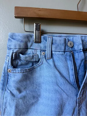 American Eagle Strigid Mom Jeans Size 4 Light Wash Distressed Ripped Denim thumbnail 3