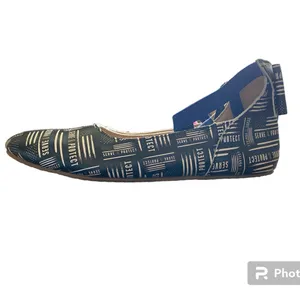 Monkey Feet woman’s Serve and Protect flats Size 9.5 thumbnail 3
