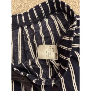 Uniqlo Navy White Striped Cropped Wide Leg Pants Drawstring Elastic Waist, M thumbnail 5