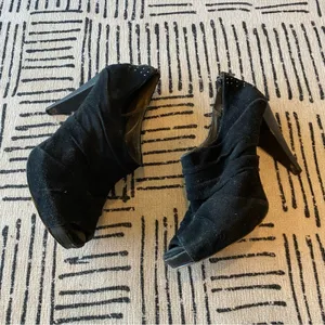 Libby Edelman Black Suede Slouch Peep Toe Heel Booties Size 9.5 thumbnail 5
