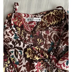 Zara Maxi Dress Multicolor floral and paisley print SZ M V-neck, Spaghetti Strap thumbnail 10
