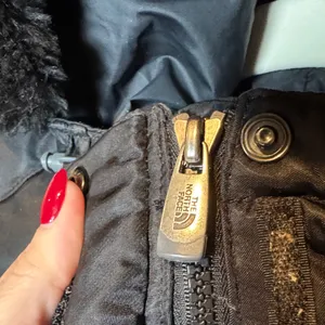 The North Face Women's Black 550 goose down Jacket with fur lined Hood thumbnail 4