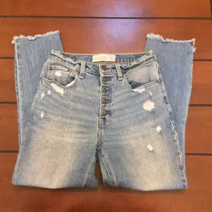Abercrombie & Fitch a & f mom jeans distressed jeans size 4 raw hem button fly thumbnail 2