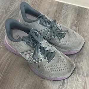 New‎ Balance Fresh Foam Women's Running Shoes Grey Purple size 6.5 thumbnail 2