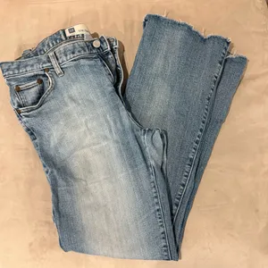 GAP Women's Faded Blue Straight Low Rise Boot‎ cut Jeans Size 12Reg thumbnail 1