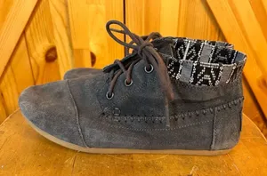 Toms Gray Suede Leather Tribal Trim Ankle Boots Size 7 Read thumbnail 1
