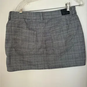 American Eagle Hi Rise Mini Skirt Size 12 Glen Plaid Grey thumbnail 7