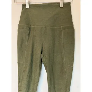 Beyond Yoga High Waisted Spacedye Capri Leggings Pockets Green Sz S NEW thumbnail 4