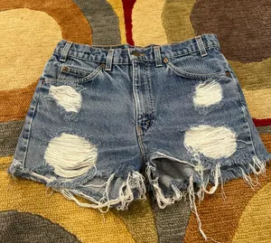 Levi’s Denim Jean Shorts Distressed Frayed 100% Cotton Size 32 Runs Very Small thumbnail 1