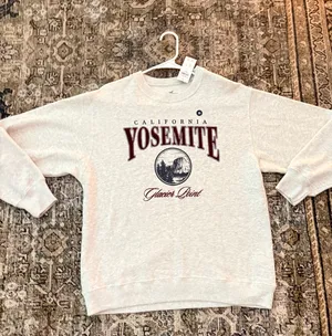 Hollister crew neck graphic thumbnail 3