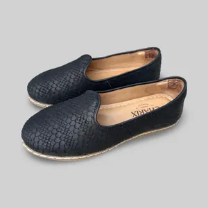 Charix Women’s Black Scales Embossed Leather Loafers Slip-On Flats Size 36 READ thumbnail 2