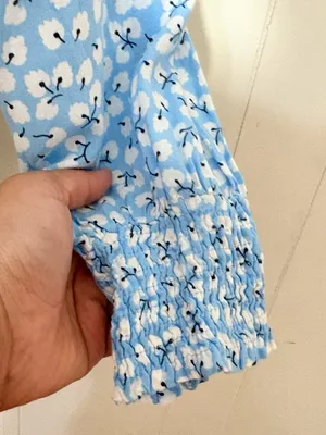 Abercrombie & Fitch Ditsy Floral Smocked V Neck Crop Top Blue S thumbnail 6
