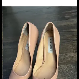 Steve Madden Blush Patent Pointed-Toe Pumps thumbnail 3