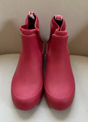UGG Chevonne Ribbon Red Chelsea Rain Boots Waterproof Colorful Logo Women’s 7 thumbnail 1