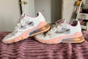 Nike 270 Air Max React Shoes thumbnail 1