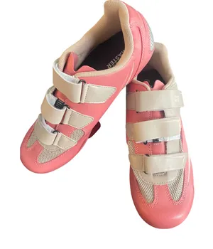 NWOT Outdoor Master pink cycling shoes size 40 (women's 8.5-9) thumbnail 1