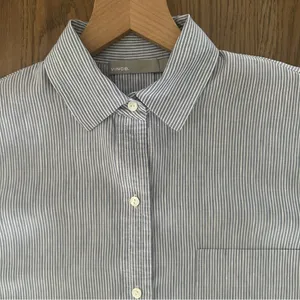 Vince Linen Blend Split Back Boxy Pinstripe Button Down Shirt Blue and White M thumbnail 3