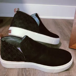 Black Slip Ons thumbnail 1