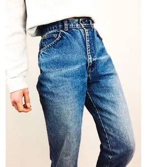 Vintage Chic High-Waisted Denim | Size 29 thumbnail 4