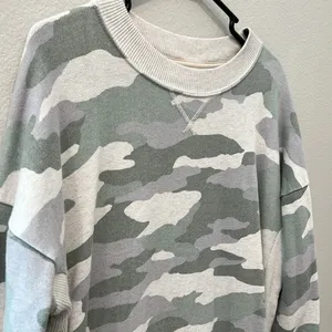 Aerie Muted Camo Side Slit Crew Neck | Size Medium thumbnail 2