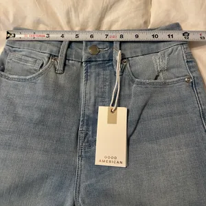 Good American Good Waist Cropped Jeans - NWT - Size 0 Women's Distressed thumbnail 13