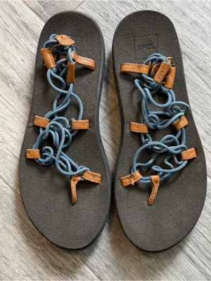 Teva Voya Infinity Women's Sandals Blue Gray Strappy Minimalist Size 10 thumbnail 2