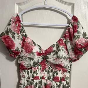 Trixxi Floral Smocked Puff Sleeve Tiered Midi Dress Cottagecore Romantic Garden thumbnail 5