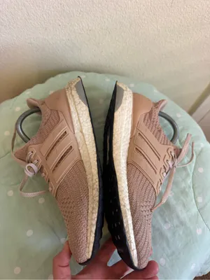 Adidas Ultraboost 4.0 sneakers in the "Ash Pearl size 9.5 thumbnail 4