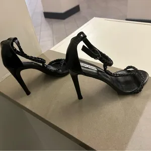 Cape Robbin”size 9 black heels- great shape! Holiday fit! thumbnail 3