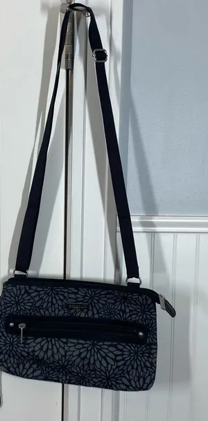 Baggallini Plaza Mini‎ Gray Floral Crossbody Wristlet Wallet Bag travel cruise thumbnail 1