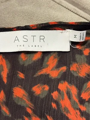 Astr Blouse Women’s Size M Black and Red Sleeveless V-Neck Peplum Blouse thumbnail 8