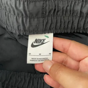 Nike Women's City Utility Zip Cuff Track Pants Athletic Black Green Size Medium thumbnail 10