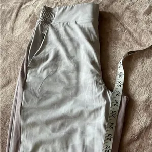 ATHLETA Women’s‎ 6 Brooklyn Lined Camo Purple Joggers Camouflage thumbnail 7