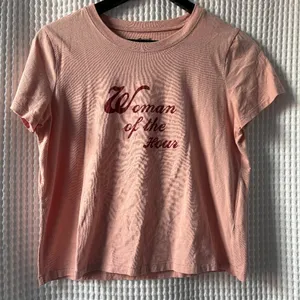 Madewell x Bliss and Mischief Woman of the Hour blush pink cropped tee medium thumbnail 1