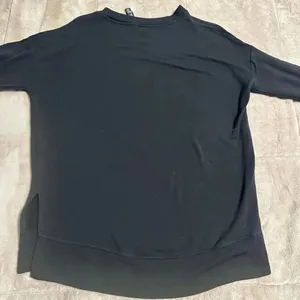 Athleta Black Long Sleeve Top Womens Size XS Lightweight Sweater Shirt Crewneck thumbnail 5