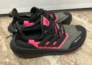 Adidas Ultraboost Light Gore-Tex Womens Size 7.5 Running Shoes Black HP6403 thumbnail 1
