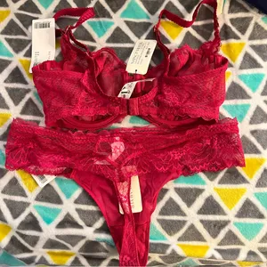 Chantelle Women's Red Lace Bra and Panty Set thumbnail 2