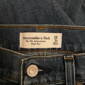 Abercrombie Jeans Relaxed 90s High-Rise thumbnail 3