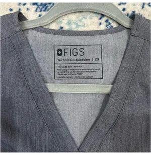 FIGS Scrub Top thumbnail 2