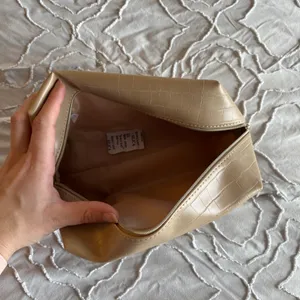 NIB/NWT Ulta Faux Crocodile Leather Makeup Bag thumbnail 6