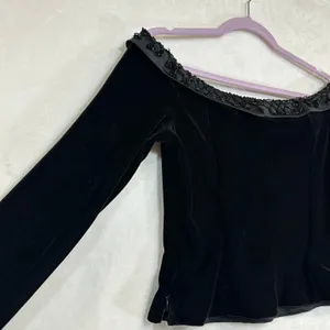Vintage Black Velvet Off-Shoulder Small-Medium Cropped Top Beaded Glam‎ Gothic thumbnail 3