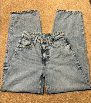 Hollister High-Rise Baggy Jeans thumbnail 1