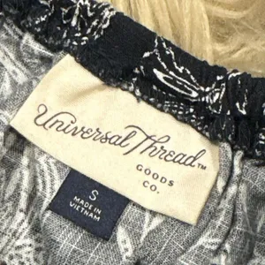 NWT Universal Threads Crop Top size small thumbnail 3