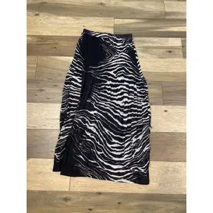 Nicola Chiffon Maxi Skirt Size L Black Cream Animal Print Pleated Detail thumbnail 4